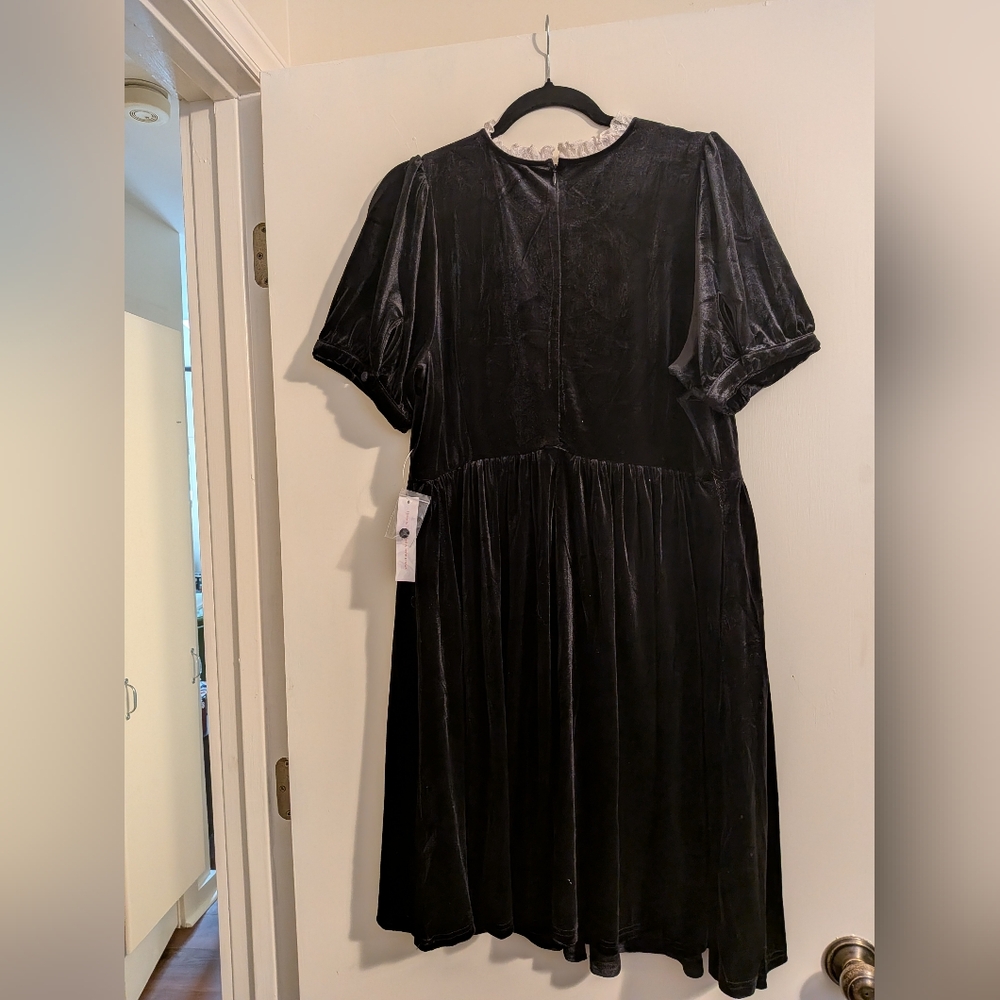 Modcloth Gothic Black Velvet Dress with White Lace 1X - Picture 3 of 5